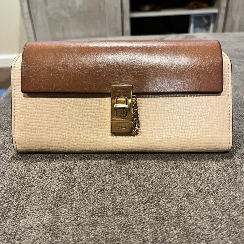 Chloe drew Two toned Long Wallet Host pic 🎊🎉❤️🔥